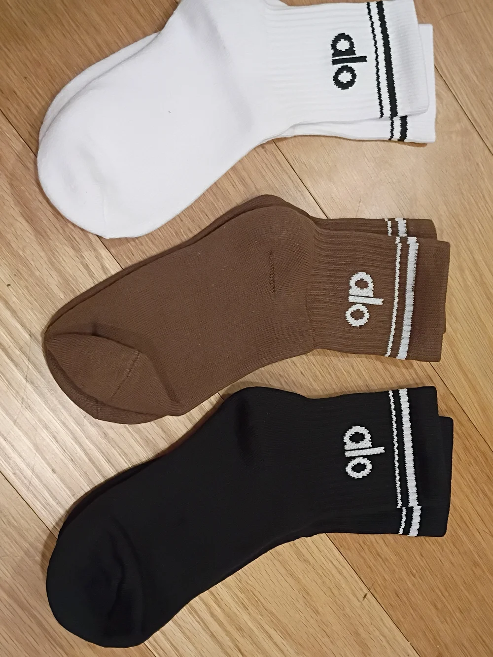 Alo Yoga Half Crew Socks 3-Pack with Logo - White & Brown